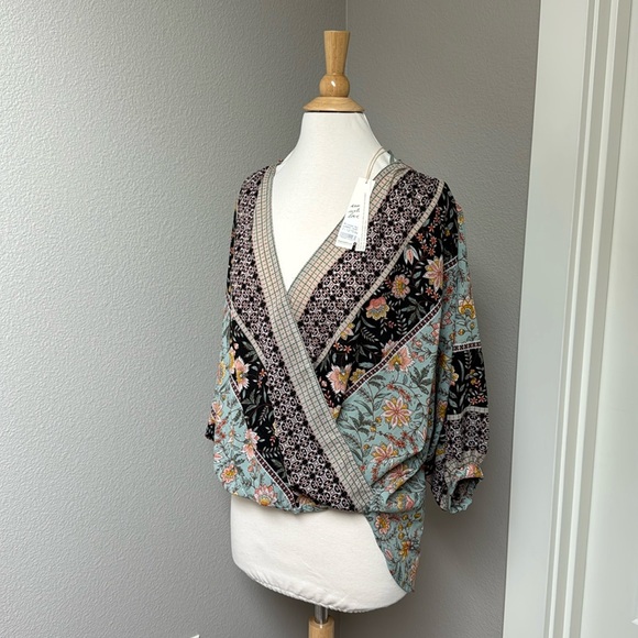 lovestitch Tops - Love stitch Asymmetrical flowy blouse top small floral boho NWT